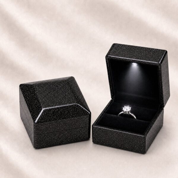 1200x1200-11.jpg Midnight Sparkle – ringdoosje met LED