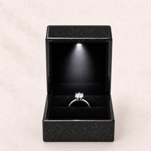 1200x1200-14.jpg Midnight Sparkle – ringdoosje met LED