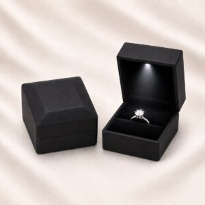 1200x1200-2.jpg Zwart standaard ringdoosje met LED