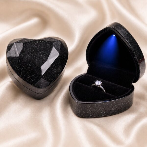 1200x1200-20.jpg Midnight Sparkle Hart – ringdoosje met LED