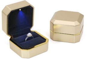 1200x780.jpg Goud ringdoosje met gouden rand en LED