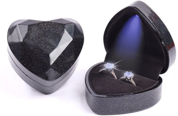 1200x785.jpg Midnight Sparkle Hart – ringdoosje met LED
