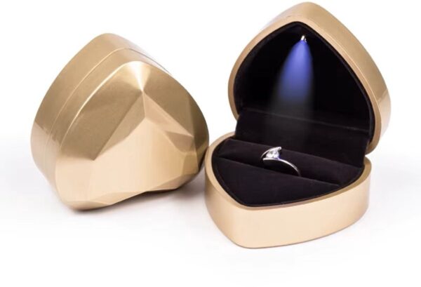 Hartvormig ringdoosje met LED – Goud