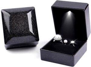 1200x891.jpg Midnight Sparkle – ringdoosje met LED