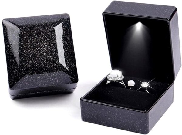 1200x891.jpg Midnight Sparkle – ringdoosje met LED