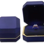 1200x971.jpg Ringdoosje met gouden rand en LED – Blauw